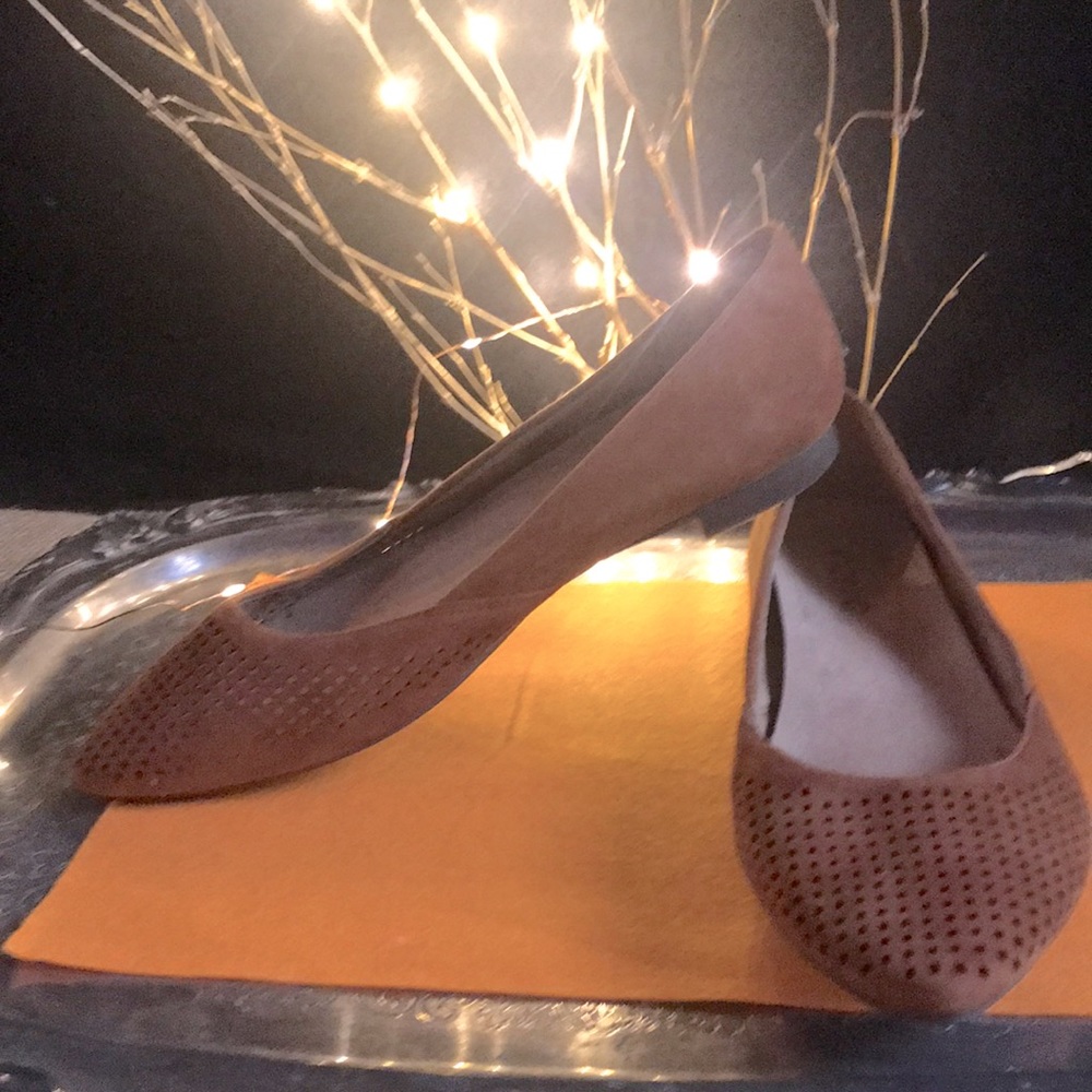 NWOT VIONIC 7.5 Suede Slip on dark camel New Never Worn rubber soles